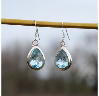 Boucles d'oreilles argent pierre facettée en Topaze bleue