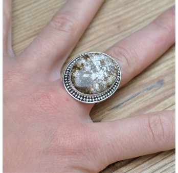 Belle bague artisanale argent ciselé et pierre Jaspe océan ovale