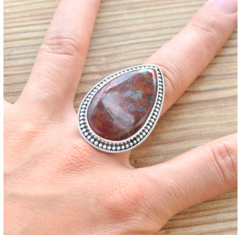 Grosse bague goutte en pierre Jaspe rouge et argent ciselé T55