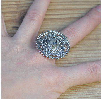 Bague ronde argent ciselé avec une pierre Jaspe dalmatien