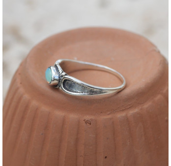 Bague fine en argent et petite pierre ovale Opale T54