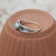 Bague fine en argent et petite pierre ovale Opale T54/59