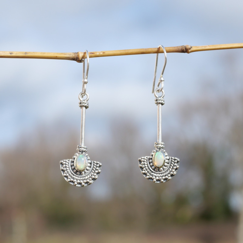 Longues boucles argent ciselé pierre Opale d'Ethiopie Longues boucles argent ciselé pierre Opale d'Ethiopie