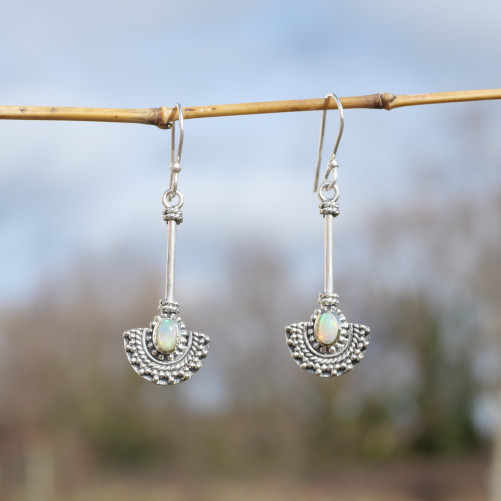 Longues boucles argent ciselé pierre Opale d'Ethiopie