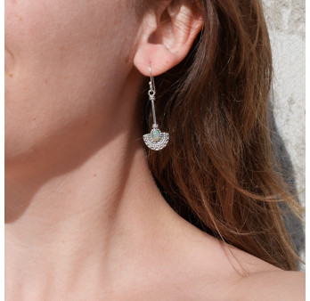 Longues boucles argent ciselé pierre Opale d'Ethiopie