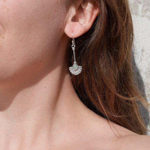 Longues boucles argent ciselé pierre Opale d'Ethiopie