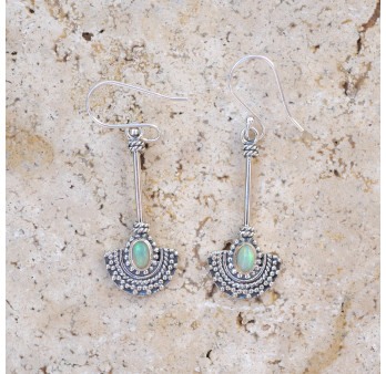 Longues boucles argent ciselé pierre Opale d'Ethiopie