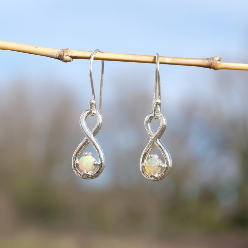 Petites boucles infini en argent et Opale d'Ethiopie