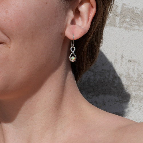 Petites boucles infini en argent et Opale d'Ethiopie