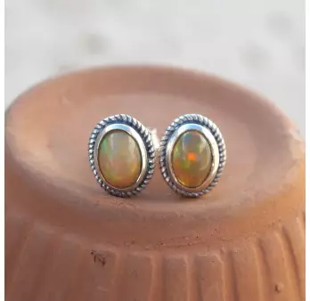 Boucles puces en argent et pierre ovale en Opale d'Ethiopie
