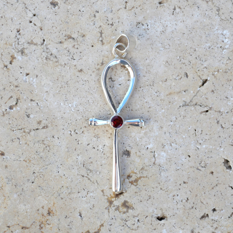 Pendentif Signe de vie égyptien fine en argent et pierre Grenat Pendentif Signe de vie égyptien fine en argent et pierre Grenat