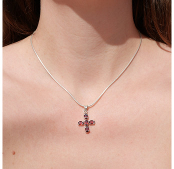 Petit pendentif argent en croix et 5 pierres griffées en Grenat