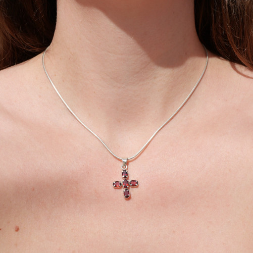 Petit pendentif argent en croix et 5 pierres griffées en Grenat