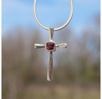 Petit pendentif croix fine argent pierre Grenat
