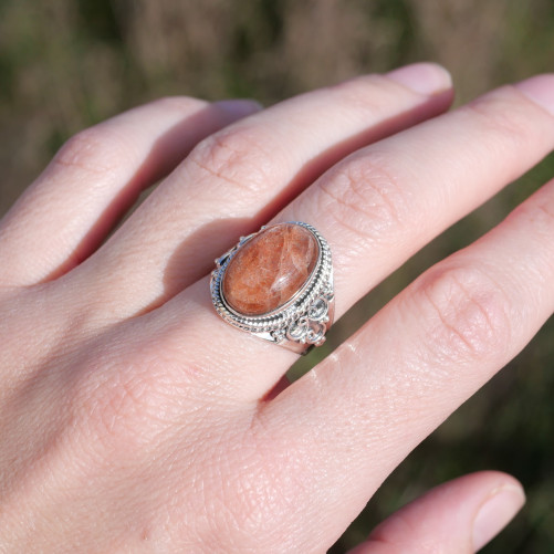 Bague large argent ciselé et pierre ovale Pierre de soleil T58