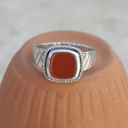 Bague Homme argent strié et pierre carrée Cornaline T67