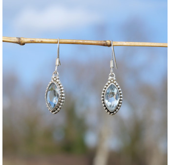 Boucles navettes argent ciselé et Topaze bleue