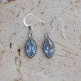 Boucles navettes argent ciselé et Topaze bleue