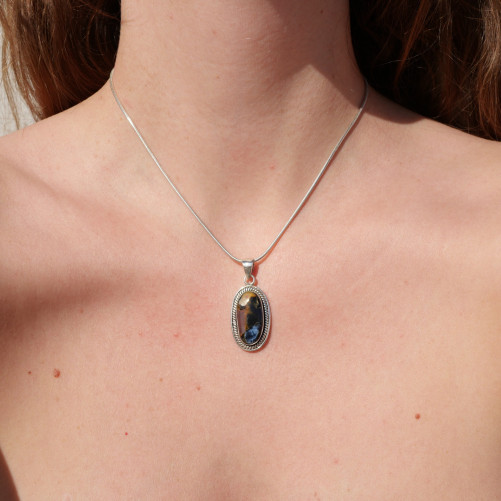 Pendentif ovale en argent strié et pierre PIETERSITE