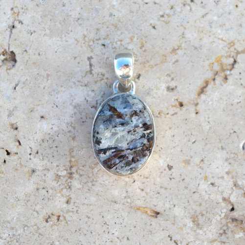 Petit pendentif argent pierre en Astrophylitte blanche