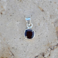 Petit pendentif carré pierre facettée Grenat et argent