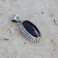 Pendentif ovale en argent ciselé et pierre Grenat