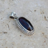 Pendentif ovale en argent ciselé et pierre Grenat