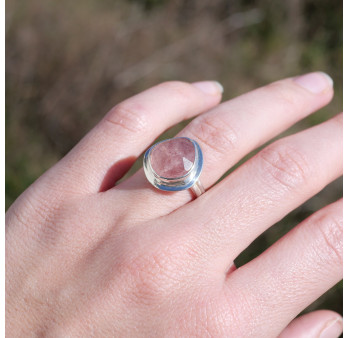 Bague goutte pierre facettée en Quartz strawberry monture double argent T53