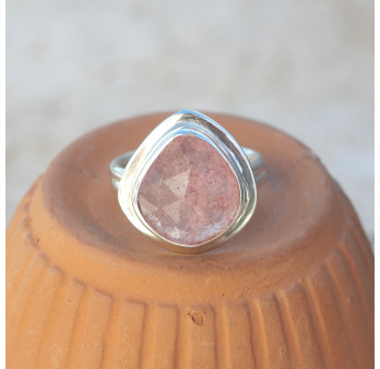 Bague goutte pierre facettée en Quartz strawberry monture double argent T53