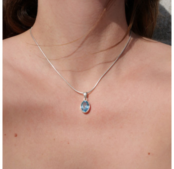 Pendentif ovale pierre Topaze bleue et argent