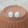 Petites boucles puces en argent et pierre Opale d'Ethiopie griffée