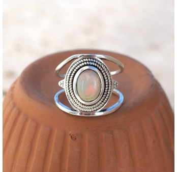 Anneau large bohême ajouré en argent ciselé et Opale T51