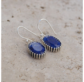 Boucles ovales en Lapis lazuli facettée et griffes en argent