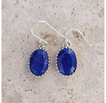 Boucles ovales en Lapis lazuli facettée et griffes en argent