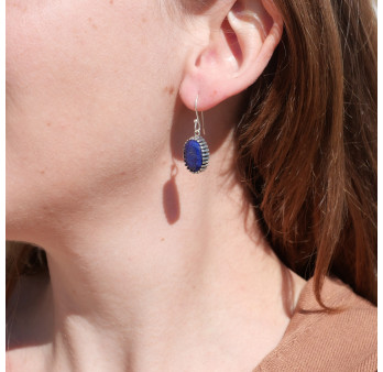 Boucles ovales en Lapis lazuli facettée et griffes en argent