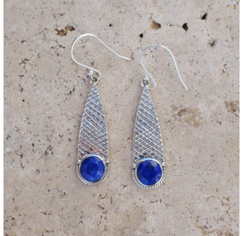 Longues boucles gouttes argent strié et pierre Lapis lazuli