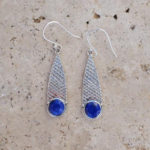 Longues boucles gouttes argent strié et pierre Lapis lazuli