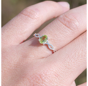 Bague fine argent ajourée pierre griffée Péridot T50/52/55/57