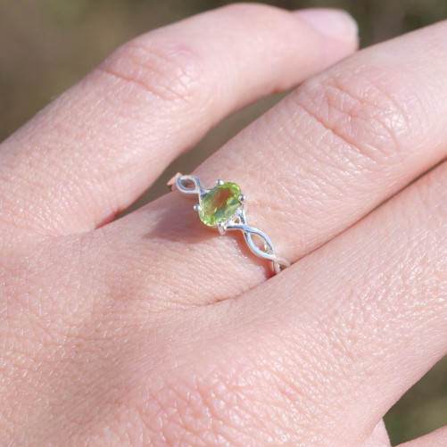 Bague fine argent ajourée pierre griffée Péridot T50/52/55/57