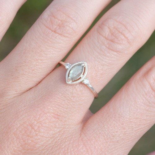 Bague fine argent pierre marquise griffée Labradorite T49/52/55/57