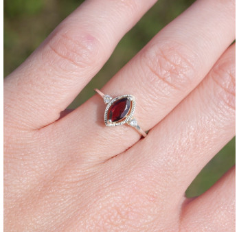 Bague fine argent pierre marquise griffée Grenat T49/52/55/57