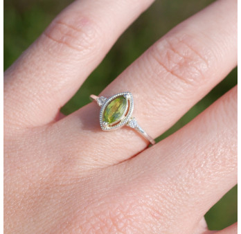 Bague fine argent pierre marquise griffée Péridot T50/52/55/57