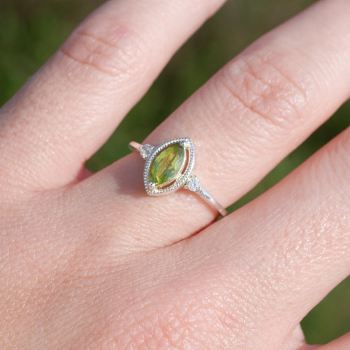 Bague fine argent pierre marquise griffée Péridot T50/52/55/57
