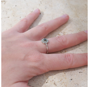 Petite bague fleur argent et pierre ronde Labradorite T57