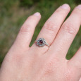 Petite bague fleur argent et pierre ronde Grenat T52
