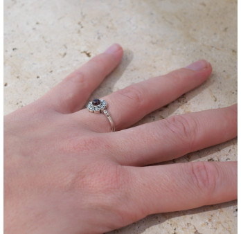 Petite bague fleur argent et pierre ronde Grenat T52
