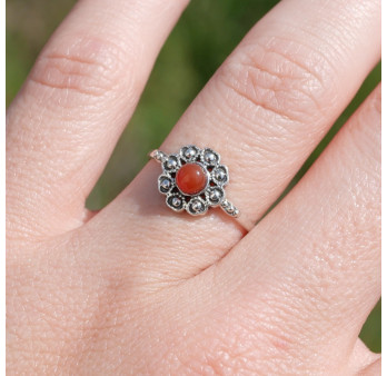 Petite bague fleur argent et pierre ronde Cornaline T52/54/57