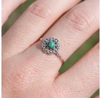Petite bague fleur argent et pierre ronde Malachite T57