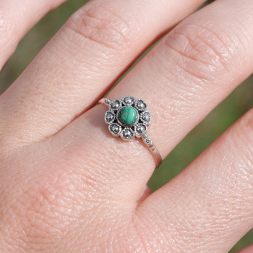 Petite bague fleur argent et pierre ronde Malachite T57