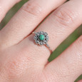 Petite bague fleur argent et pierre ronde Malachite T57 Petite bague fleur argent et pierre ronde Malachite T57